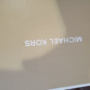 Never worn Michael Kors classic kitten pump